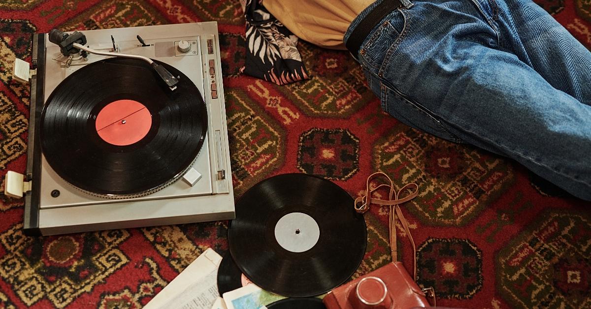 Are Vinyl Information and CDs Harmful For the Environment? Let’s Speak about